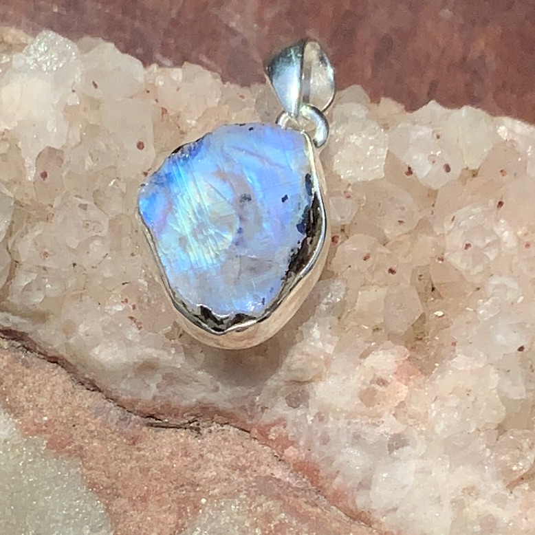 Rainbow Moonstone 925 Sterling Silver Pendant